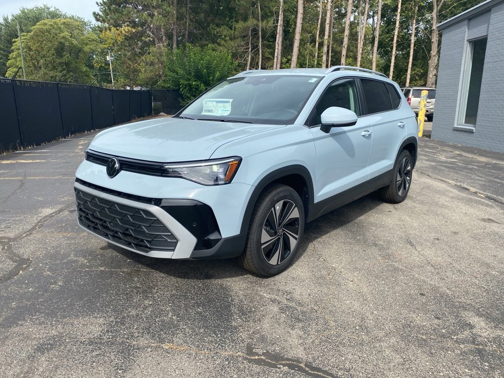 New 2025 Volkswagen Taos SE image 3