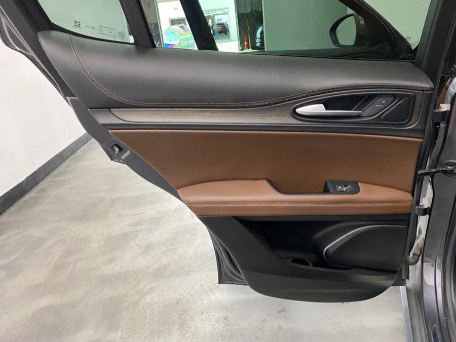 Used 2019 Alfa Romeo Stelvio Ti AWD/4WD image 43