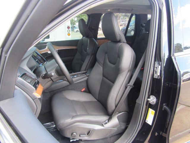 Used 2025 Volvo XC90 T8 Plus w/ Protection Package Premier image 6