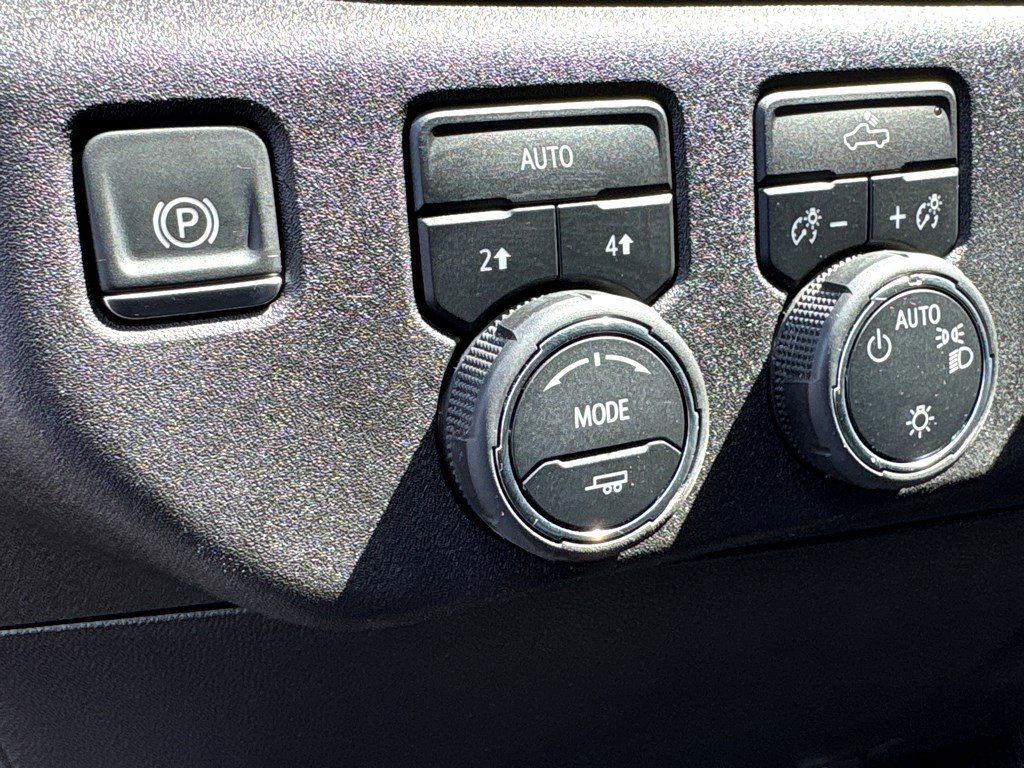 Used 2025 Chevrolet Silverado 1500 LT image 16