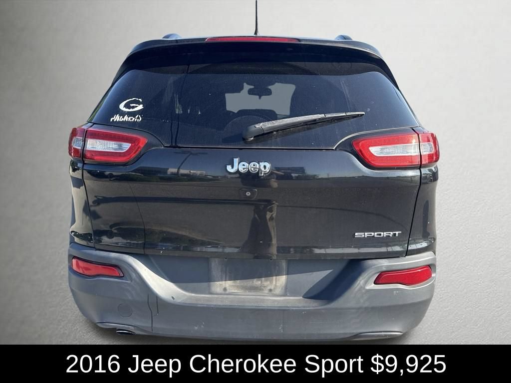 Used 2016 Jeep Cherokee Sport FWD image 4