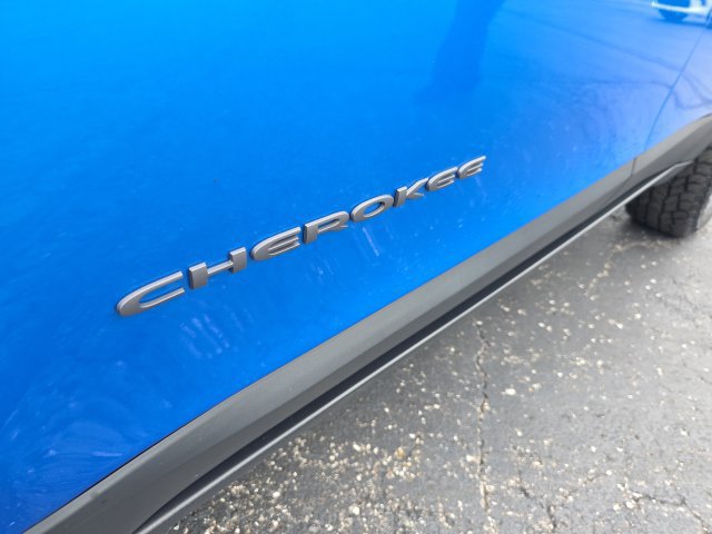 Used 2018 Jeep Cherokee Trailhawk w/ Comfort/Convenience Group AWD/4WD image 40