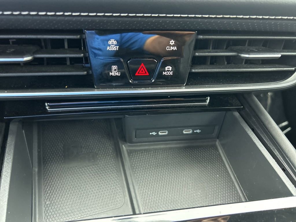 Used 2024 Volkswagen Atlas SE image 43