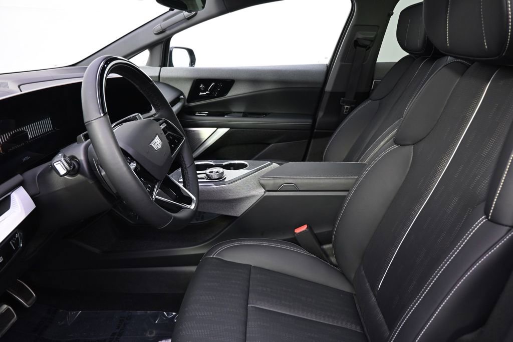 Certified 2025 Cadillac Optiq Luxury 2 w/ LPO, Floor Liner Package AWD/4WD image 13