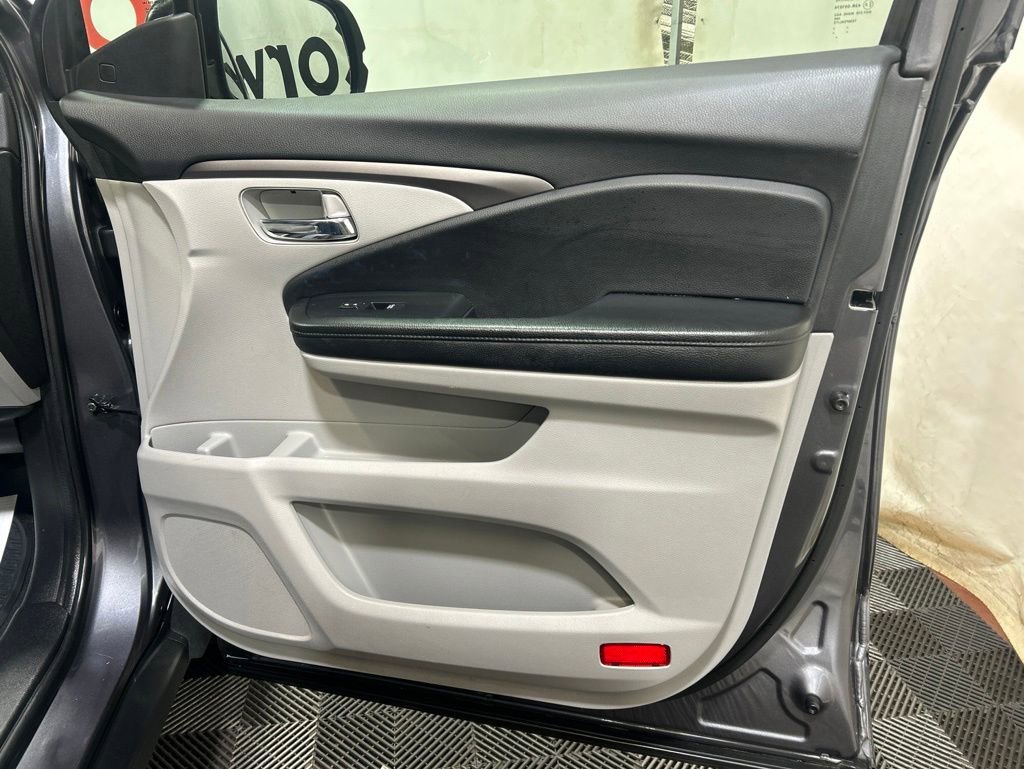 Used 2021 Honda Pilot EX image 11