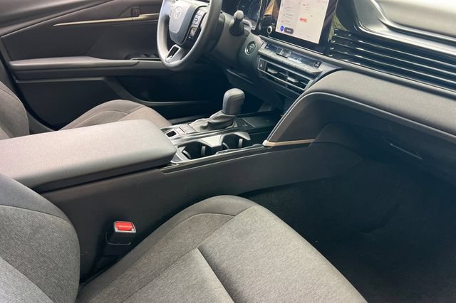 Used 2025 Toyota Camry LE FWD image 19