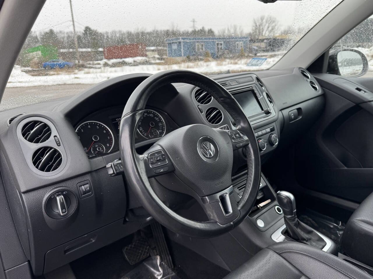 Used 2017 Volkswagen Tiguan S image 11