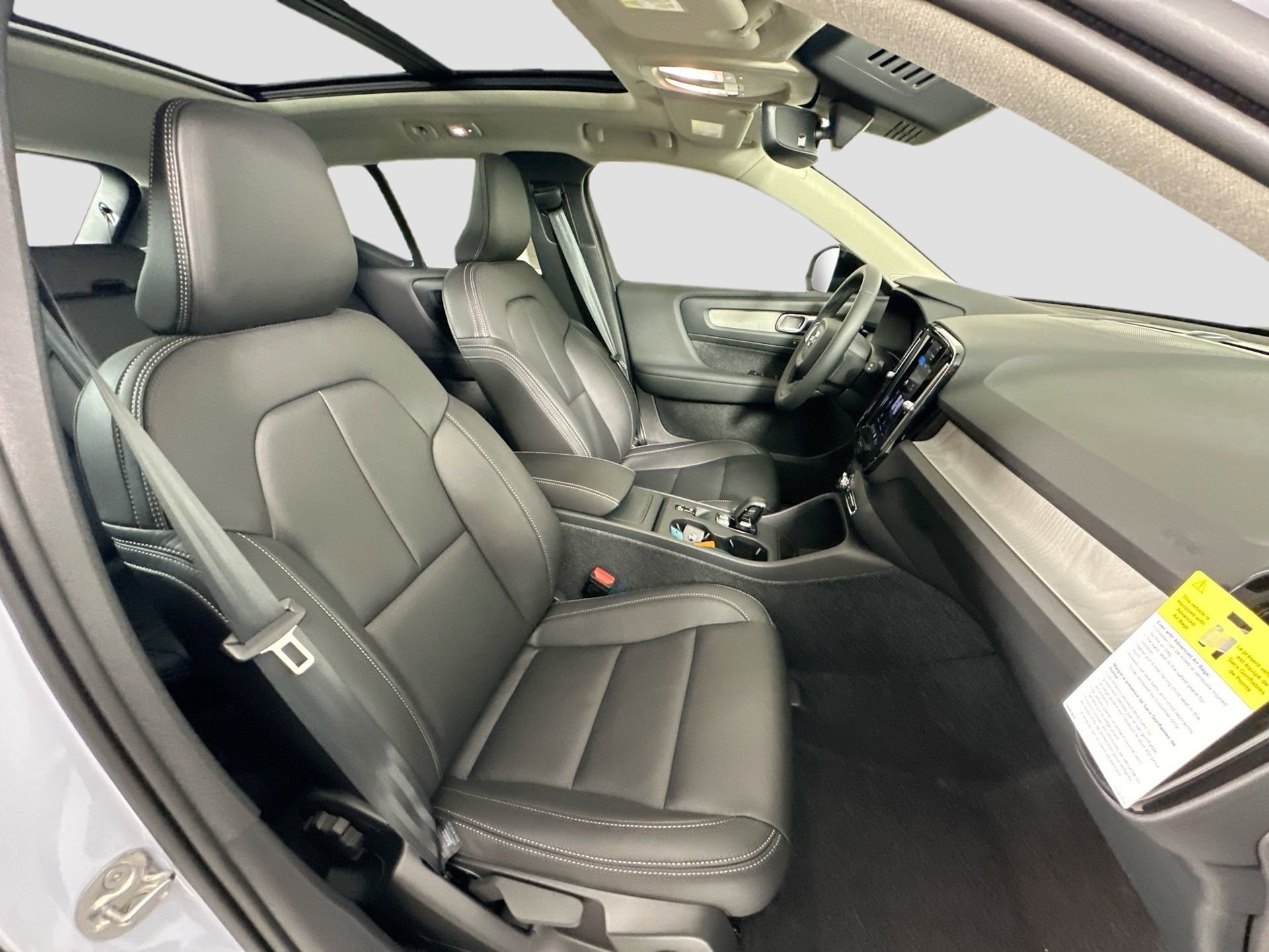 New 2026 Volvo XC40 B5 Core AWD/4WD image 29