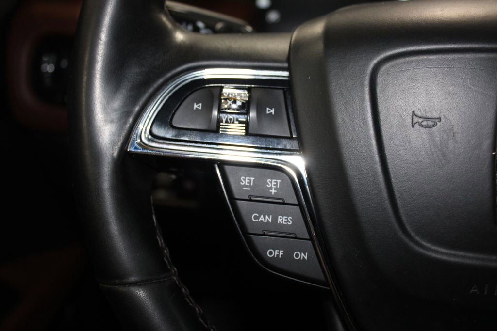 Used 2022 Lincoln Nautilus Reserve w/ Monochromatic Package image 38