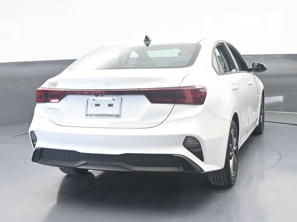 Used 2023 Kia Forte LXS FWD image 5