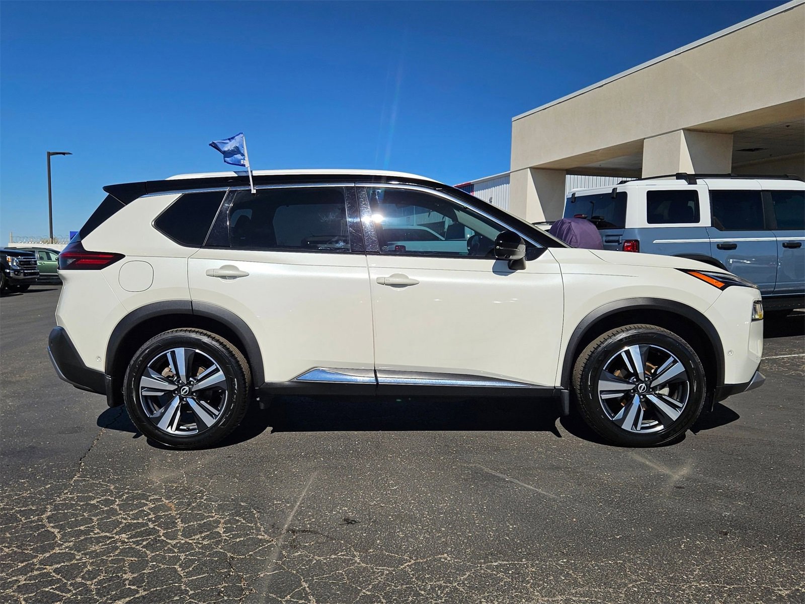 Used 2023 Nissan Rogue Platinum w/ Platinum Premium Package image 4