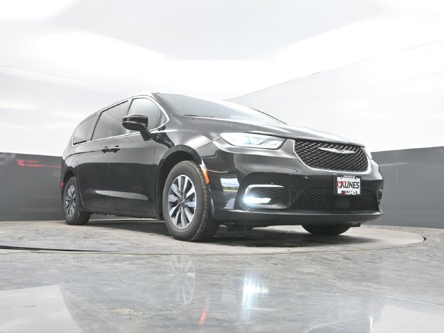 Used 2024 Chrysler Pacifica Limited FWD image 45