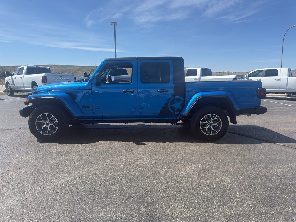 Certified 2024 Jeep Gladiator Sport AWD/4WD image 8