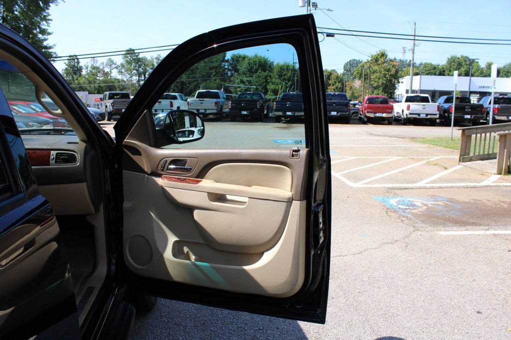 Used 2011 Chevrolet Suburban LTZ RWD image 31