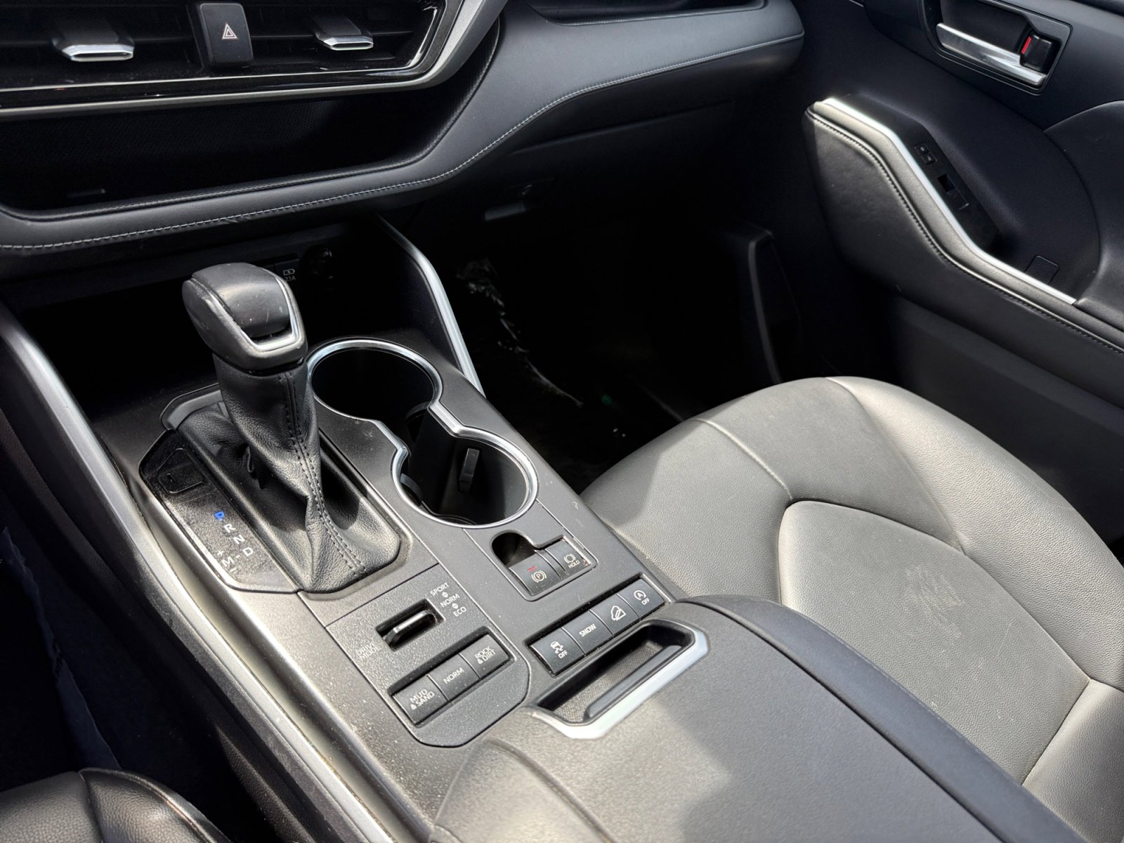 Used 2021 Toyota Highlander XLE image 13