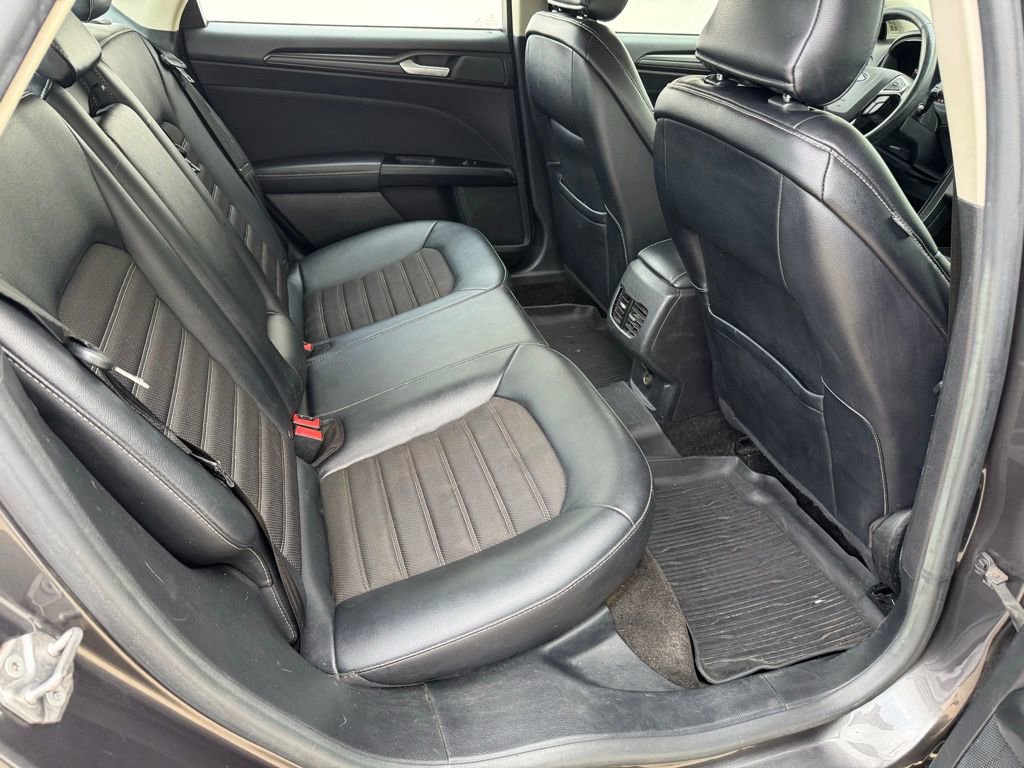 Used 2018 Ford Fusion SE w/ Equipment Group 201A FWD image 15