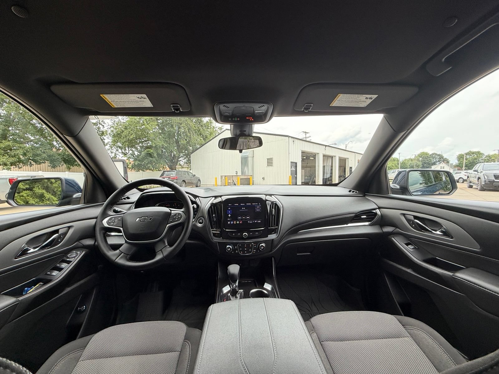 Used 2023 Chevrolet Traverse LT FWD image 27