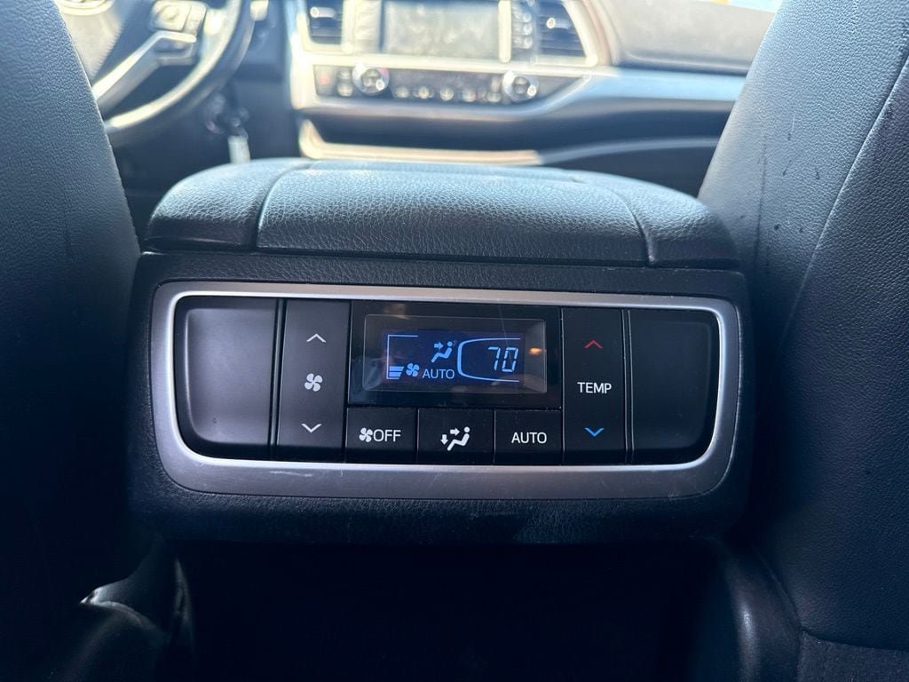 Used 2019 Toyota Highlander Plus AWD/4WD image 14