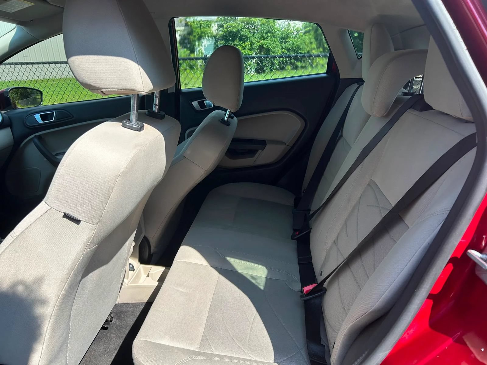 Used 2014 Ford Fiesta SE FWD image 7