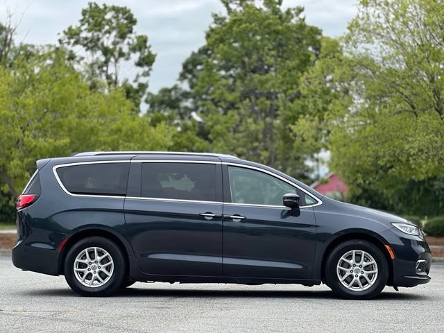 Used 2021 Chrysler Pacifica Touring-L FWD image 4