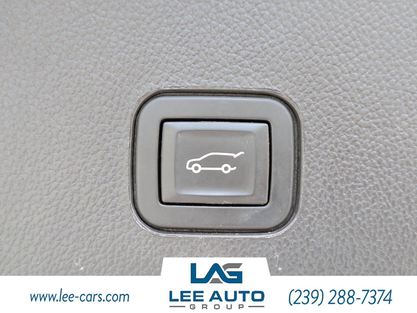 Used 2016 Cadillac SRX Luxury w/ Driver Awareness Package FWD image 11