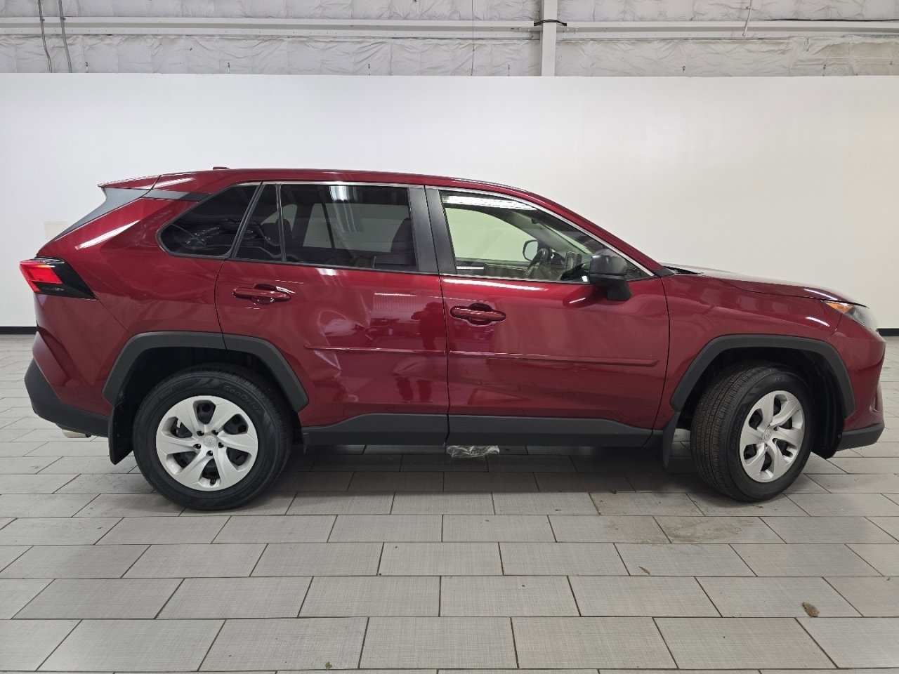 Certified 2022 Toyota RAV4 LE AWD/4WD image 17