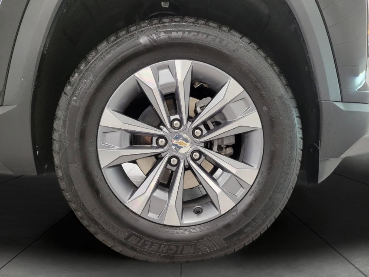 Used 2025 Chevrolet Equinox LT AWD/4WD image 3