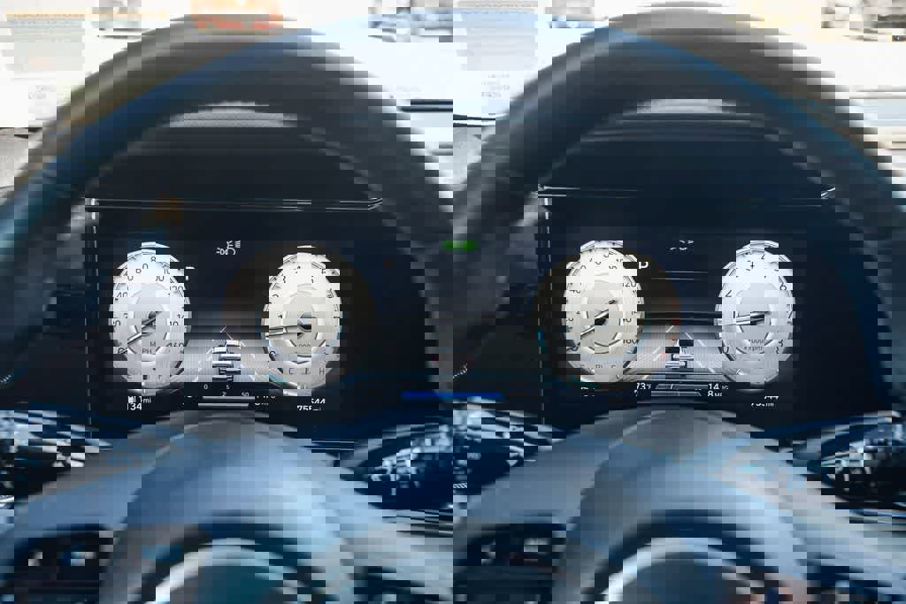 Used 2021 Hyundai Elantra Limited image 23