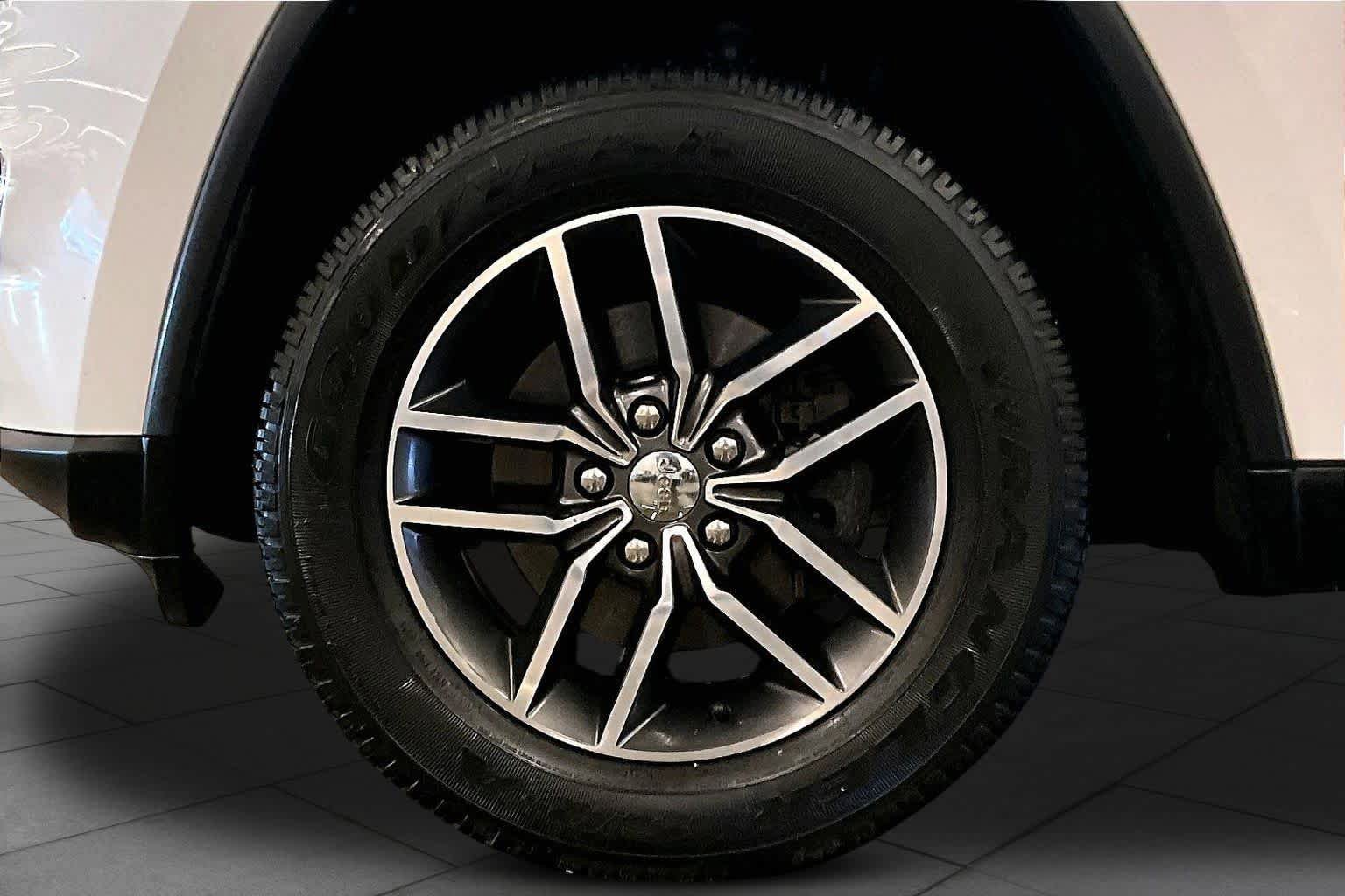 Used 2017 Jeep Grand Cherokee Limited AWD/4WD image 11