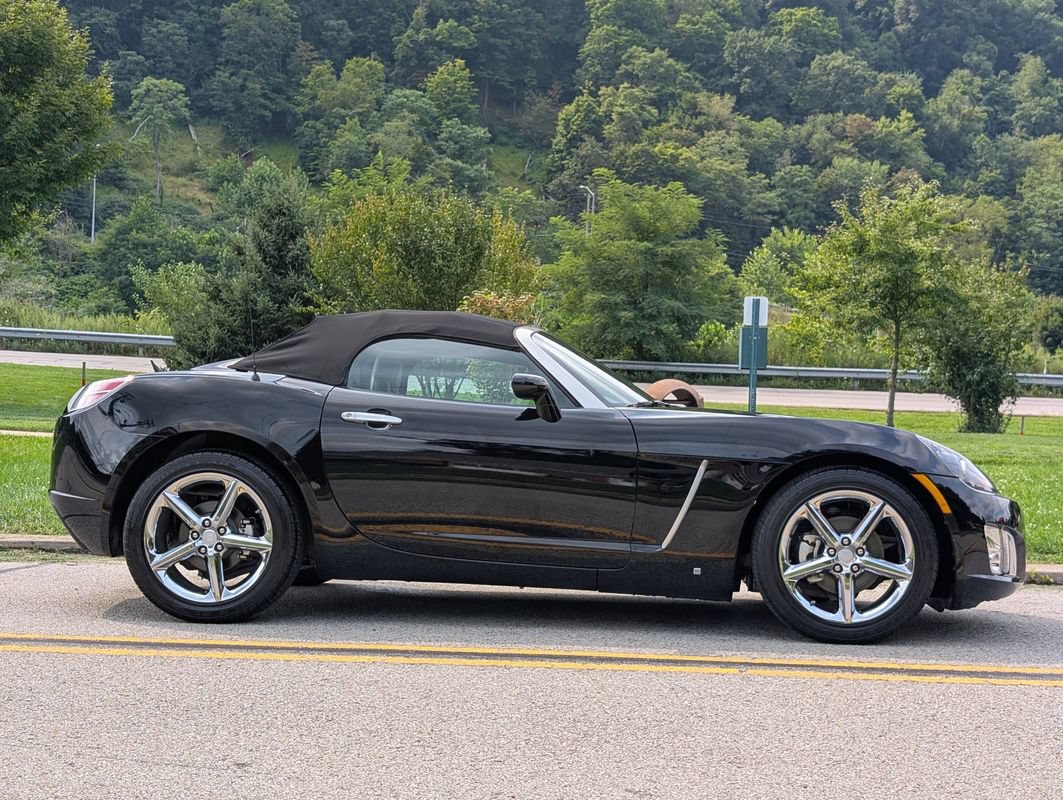 Used 2009 Saturn Sky Red Line RWD image 7