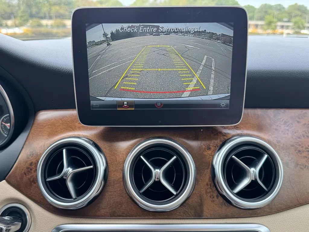 Used 2018 Mercedes-Benz GLA 250 4MATIC image 16