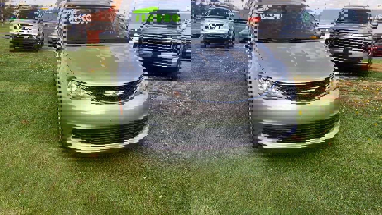 Used 2020 Chrysler Voyager Lxi image 3