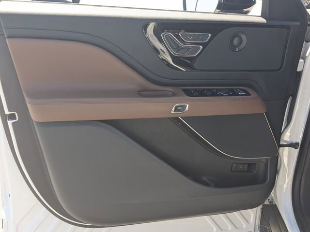 Used 2023 Lincoln Aviator Reserve w/ Equipment Group 201A RWD image 9