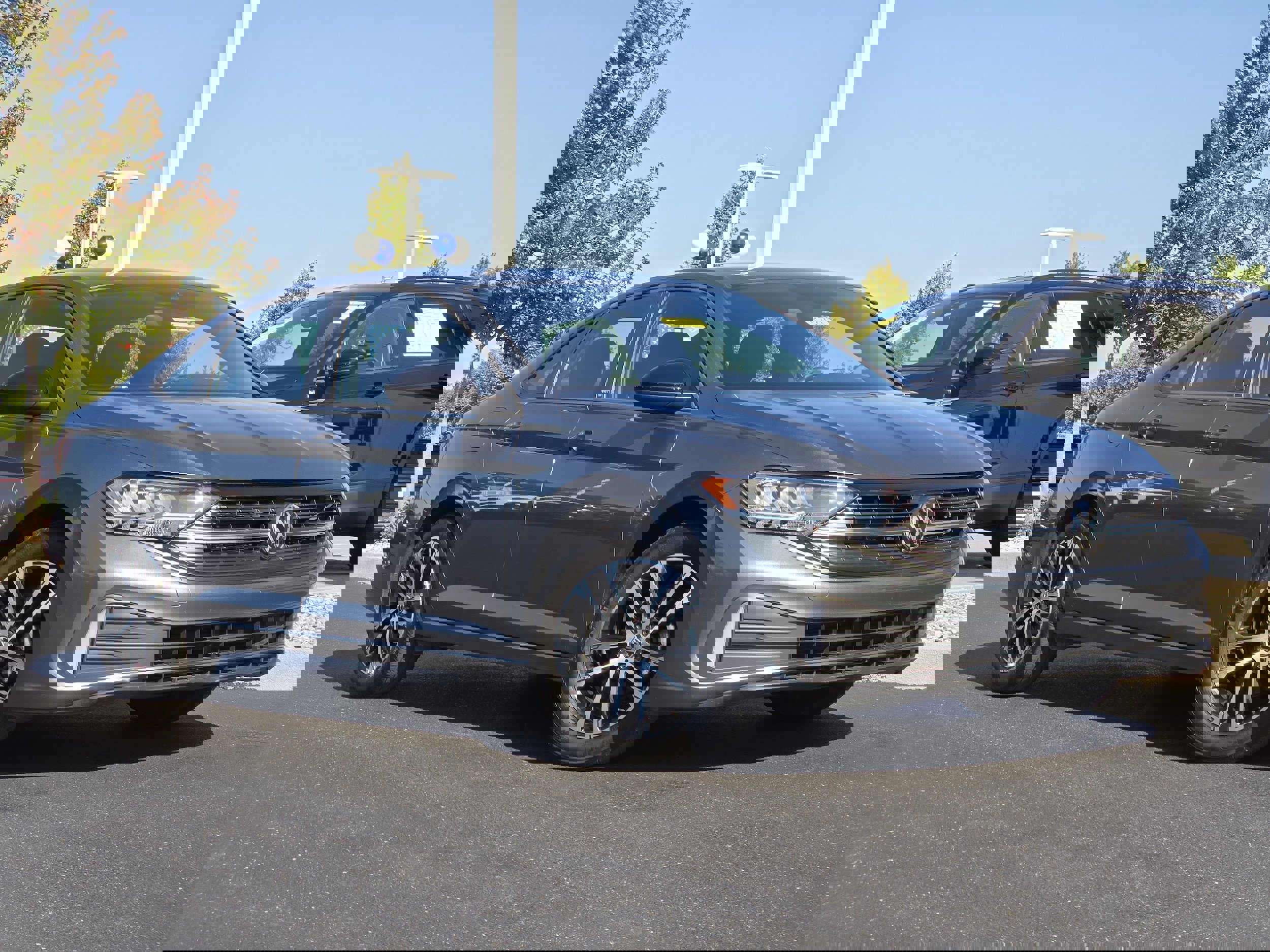 Used 2023 Volkswagen Jetta Sport image 2