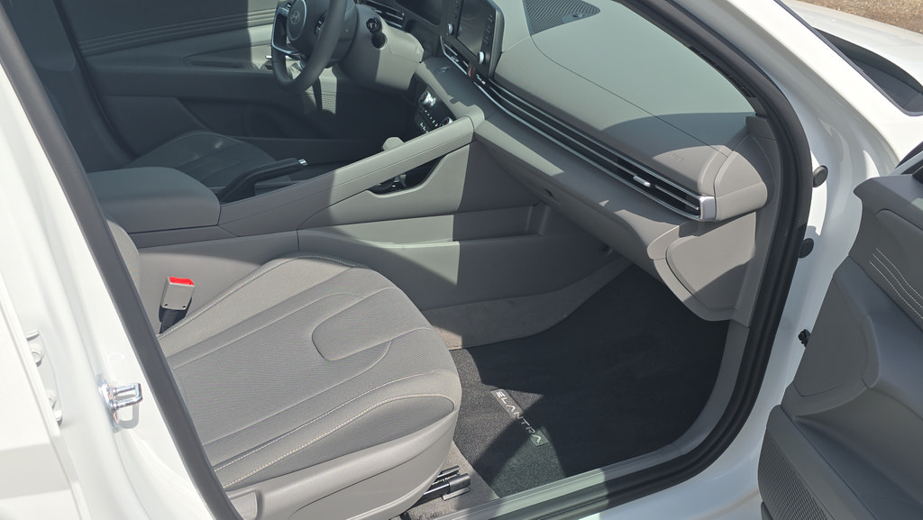 Certified 2026 Hyundai Elantra Sport FWD image 13