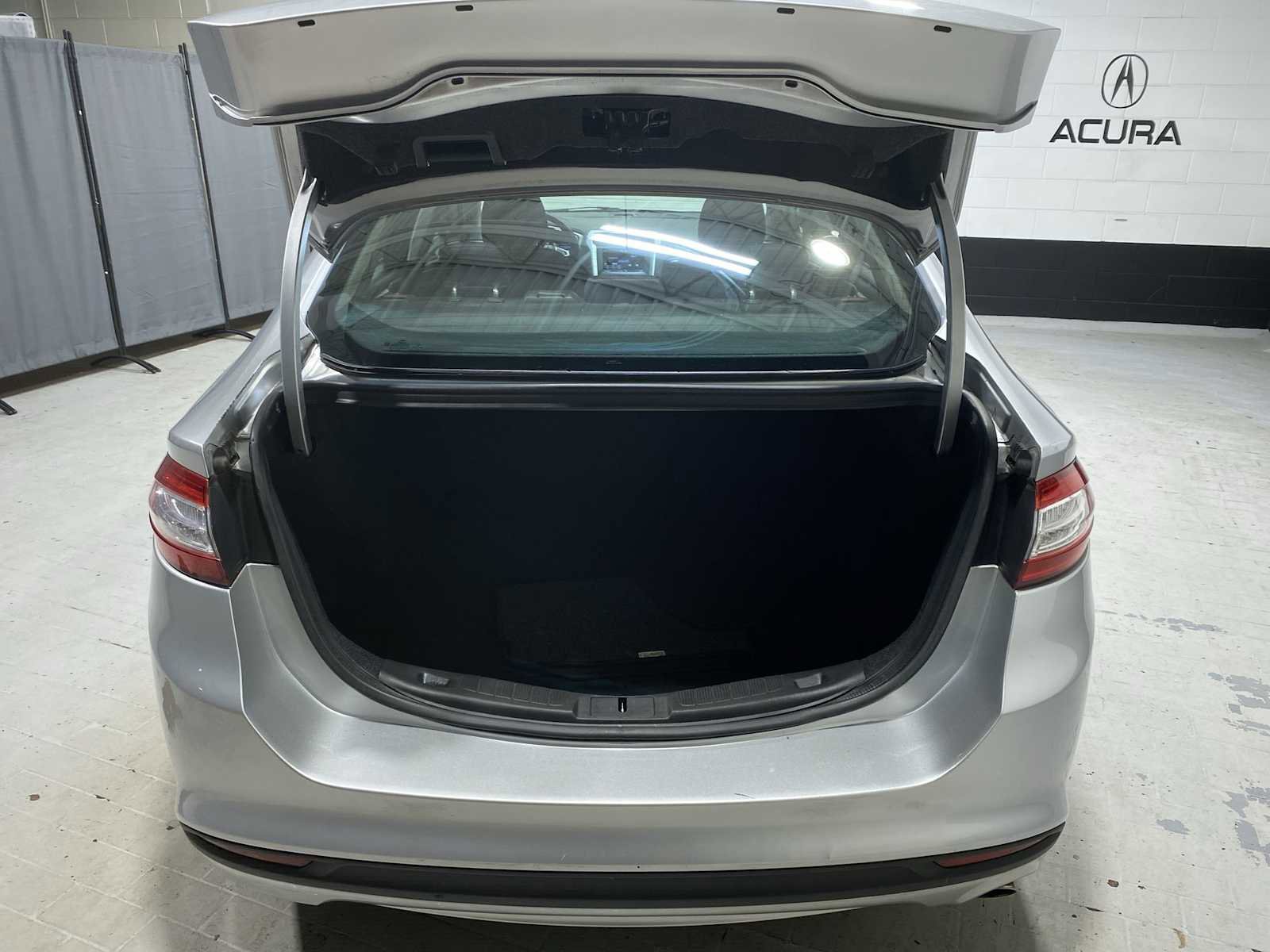 Used 2014 Ford Fusion SE FWD image 19
