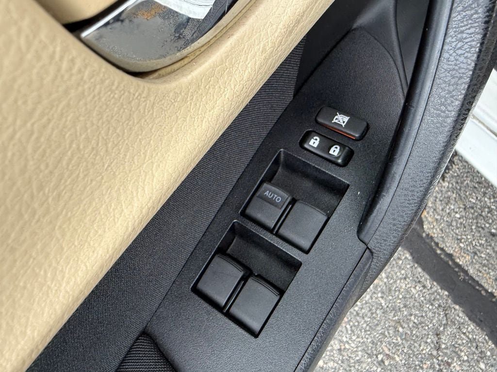 Used 2017 Toyota Corolla LE w/ Carpet Mat Package (TMS) FWD image 20