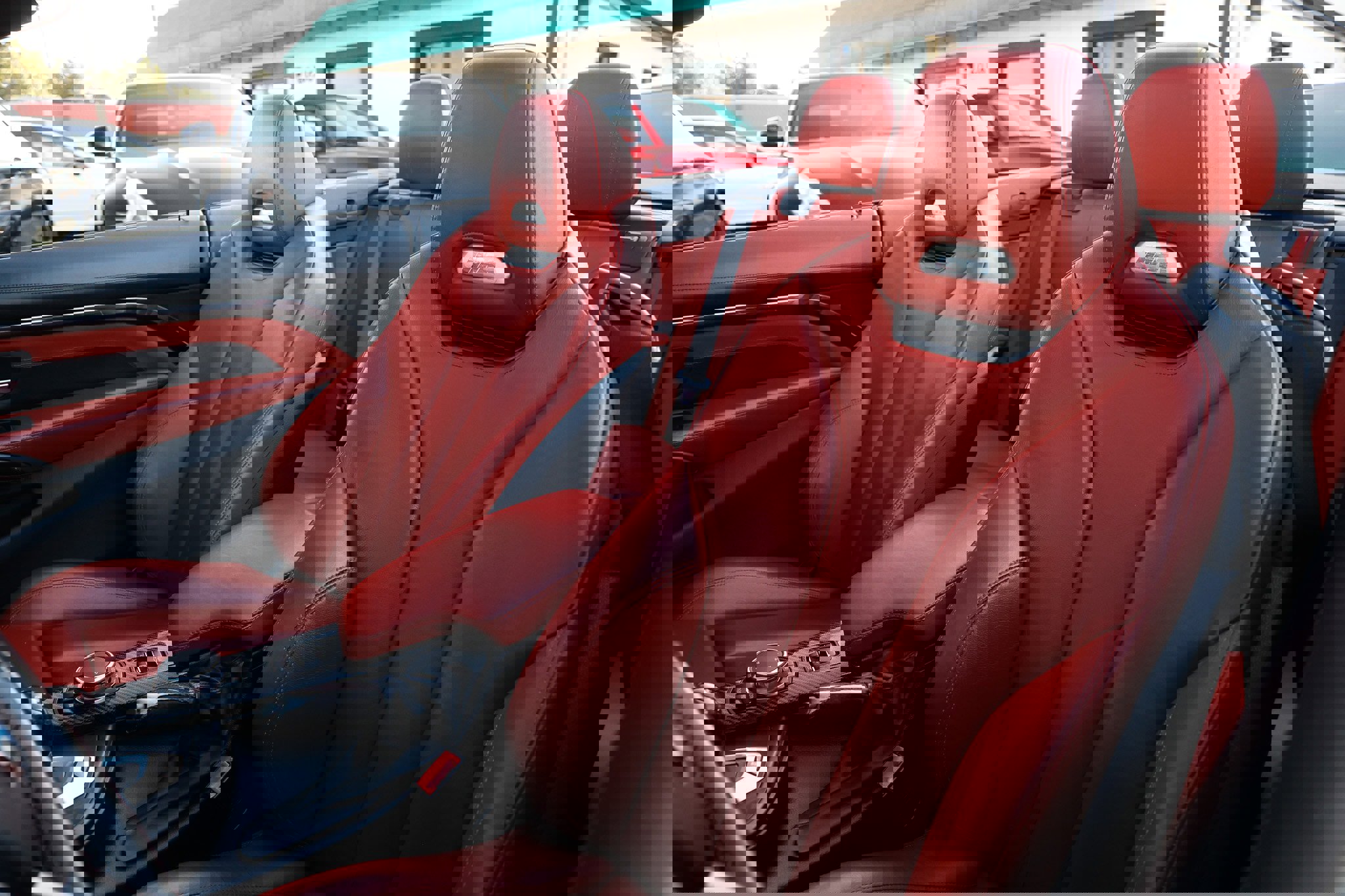 Used 2016 BMW M4 Convertible image 9