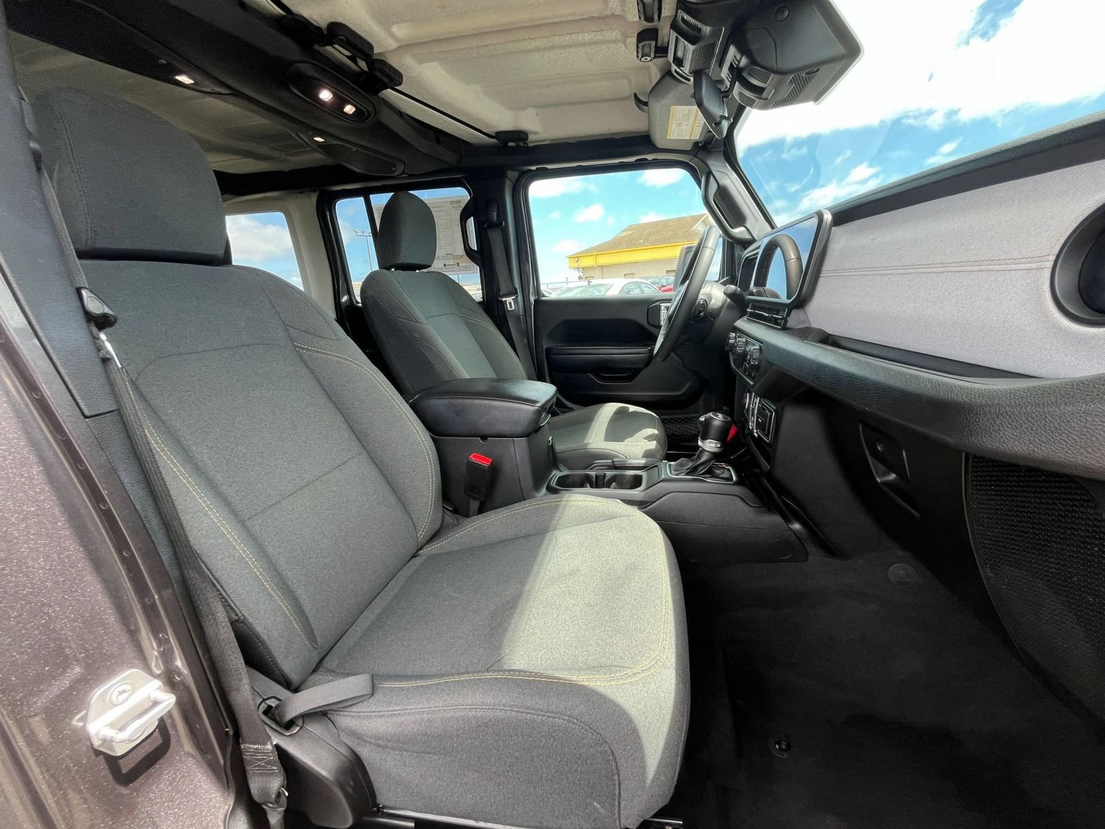 Used 2025 Jeep Wrangler Unlimited Sport AWD/4WD image 32