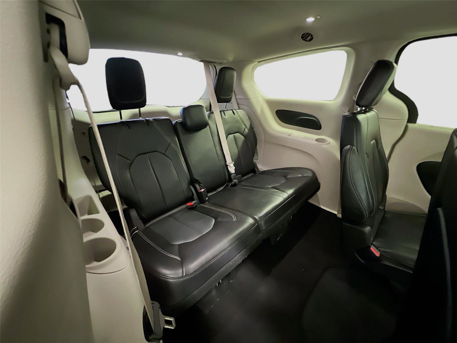Used 2024 Chrysler Pacifica Touring-L FWD image 33