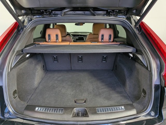 Used 2021 Cadillac XT4 Premium Luxury image 11