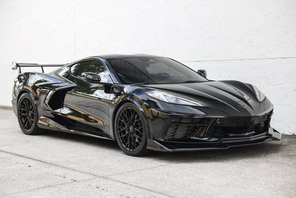 Used 2025 Chevrolet Corvette Stingray Preferred Cpe RWD image 4