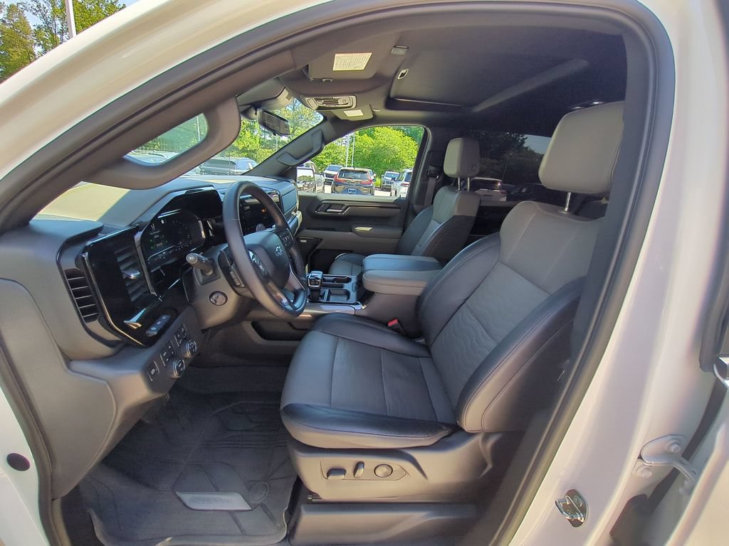 Used 2023 Chevrolet Silverado 1500 ZR2 w/ Technology Package AWD/4WD image 16