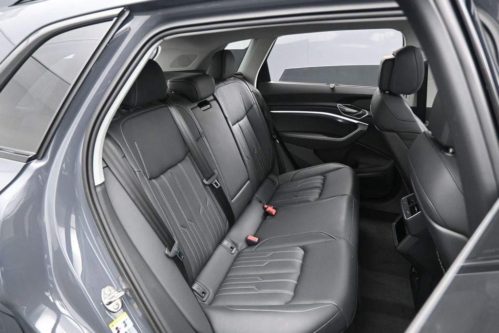 Used 2024 Audi Q8 e-tron Prestige w/ Prestige Package image 33