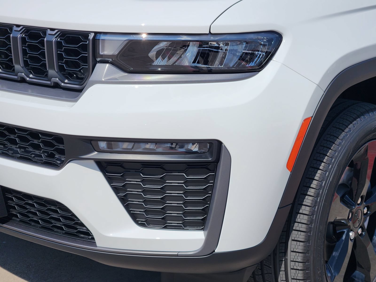 New 2026 Jeep Grand Cherokee Limited AWD/4WD image 9