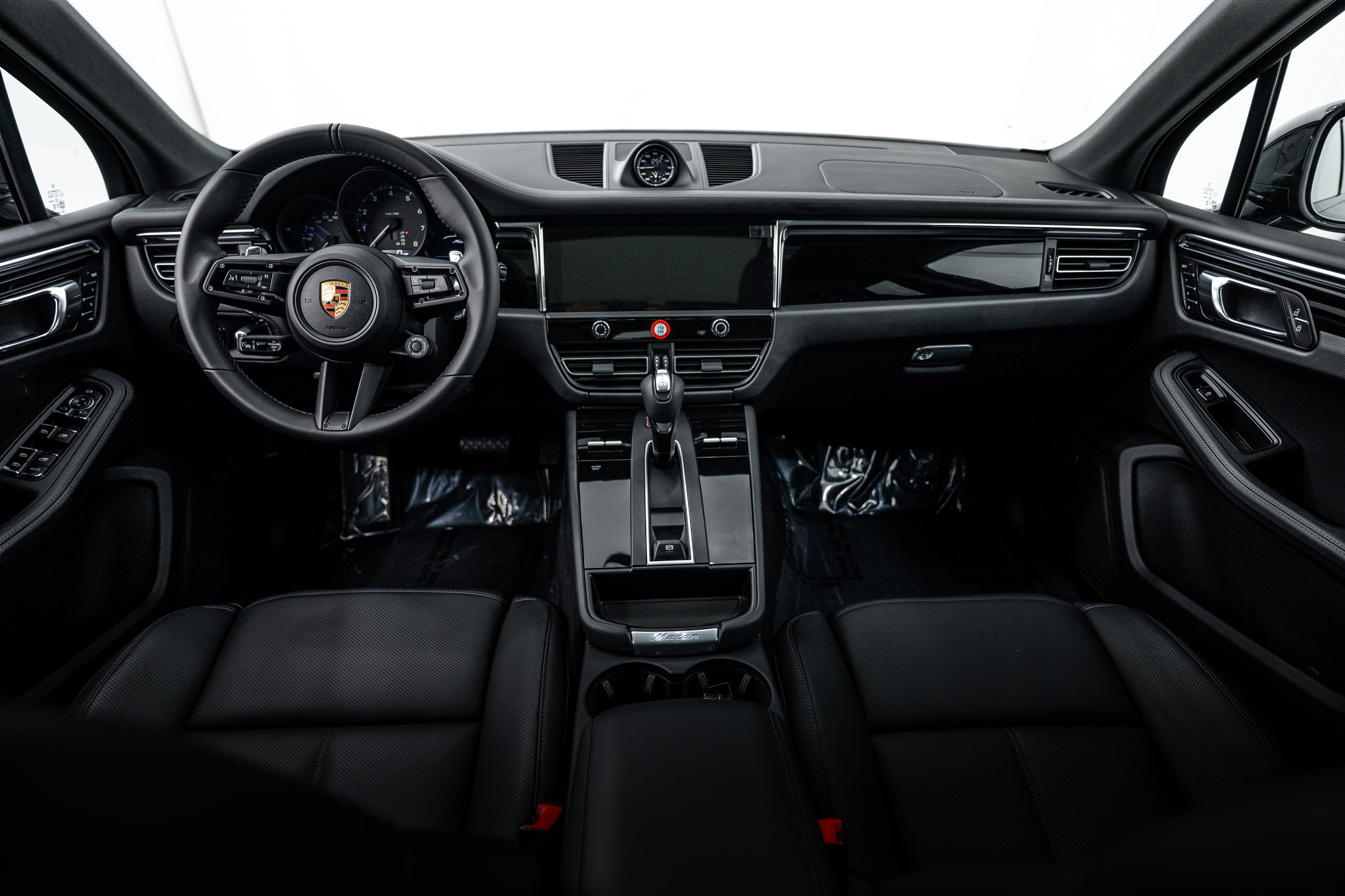 Certified 2026 Porsche Macan AWD/4WD image 12
