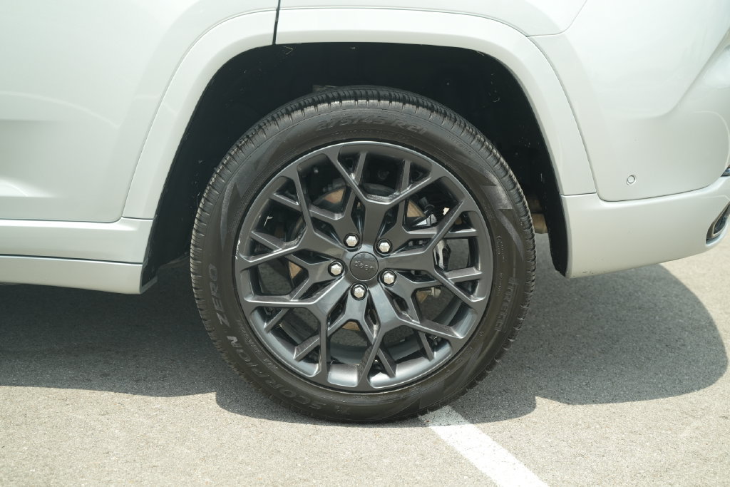 Used 2023 Jeep Grand Cherokee Summit AWD/4WD image 51
