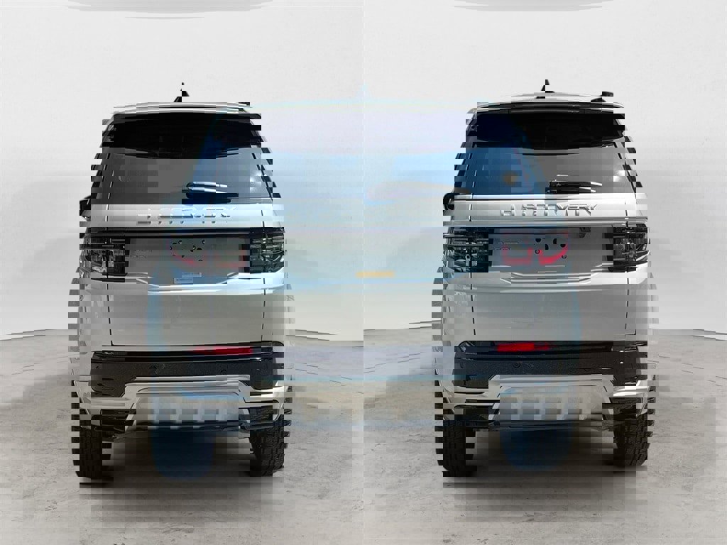 New 2025 Land Rover Discovery Sport S image 4