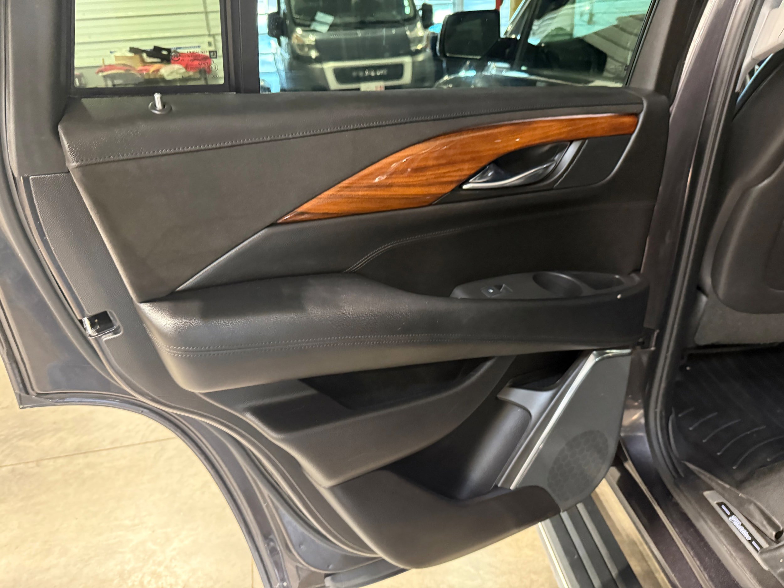 Used 2015 Cadillac Escalade Premium AWD/4WD image 41