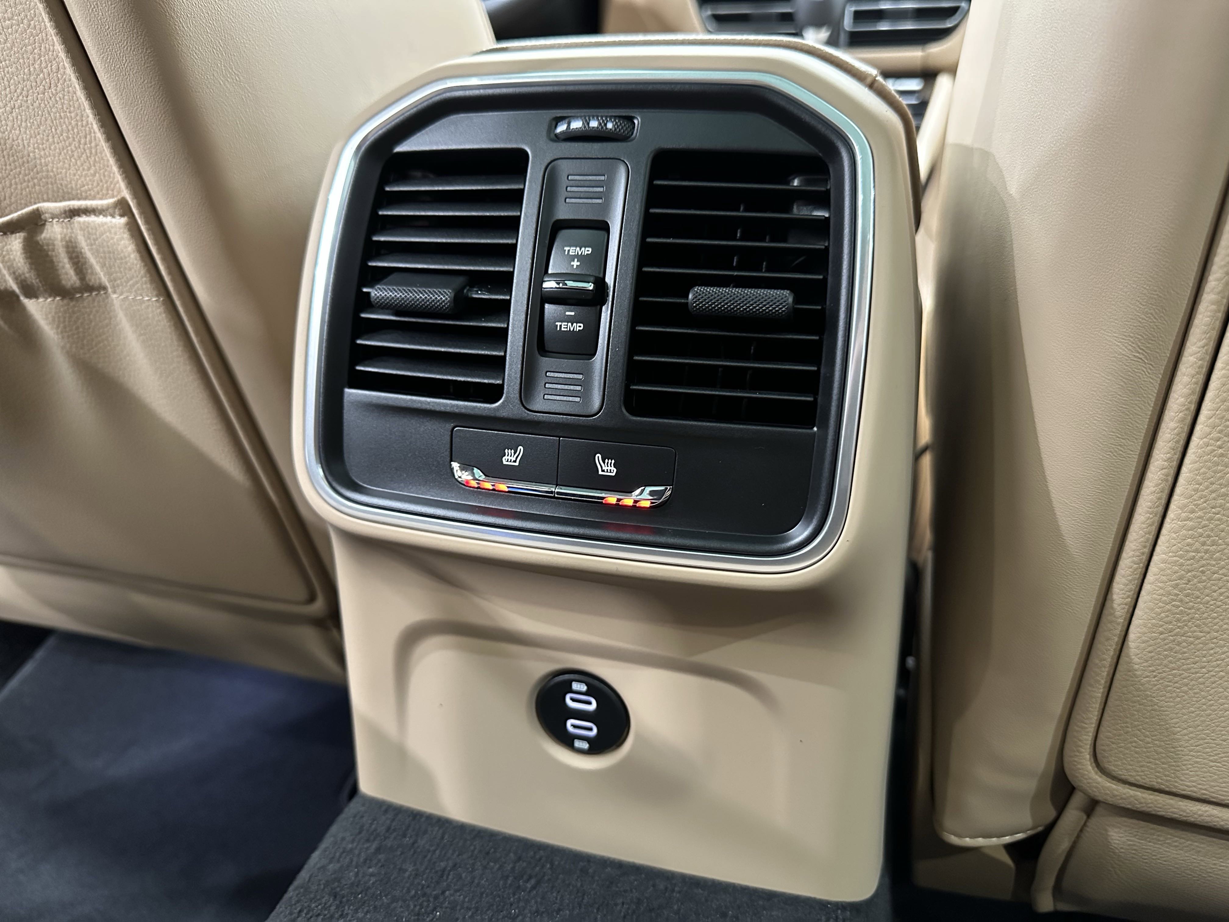 New 2025 Porsche Macan image 21